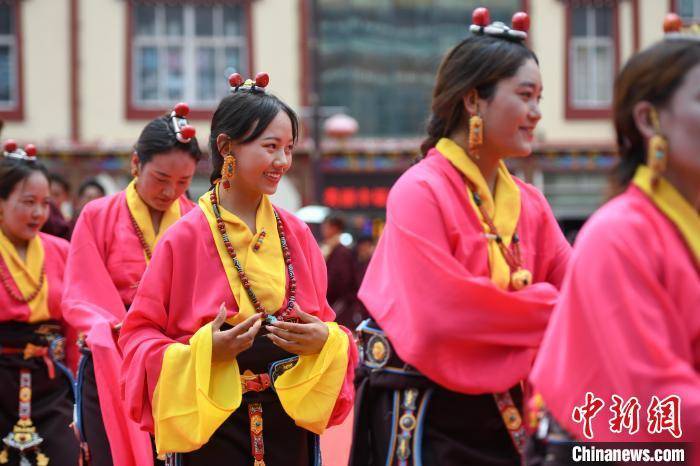 西藏昌都民间锅庄舞比赛开幕_贡嘎_来松_类乌齐县