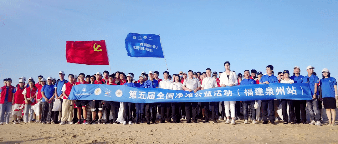 碧海蓝天一系列环保行动的成果离不开每一位环保工作者的努力我们青年