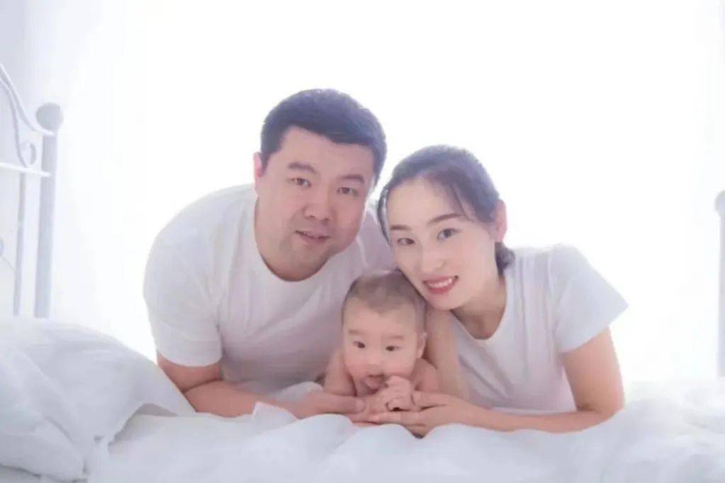 陆瑶曾获湖北省委,省政府授予的"最美逆行者"称号,陆瑶家庭先后被评为