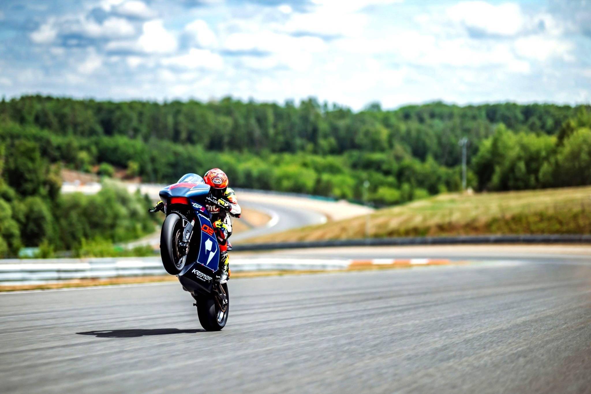 kramer 发布 2024 gp2 890 rr 赛车_搜狐汽车_搜狐网