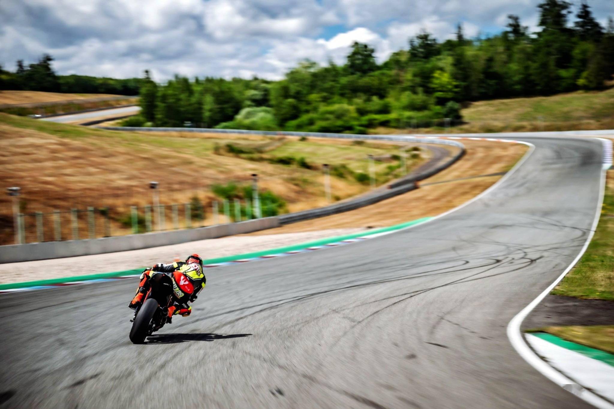 kramer 发布 2024 gp2 890 rr 赛车_搜狐汽车_搜狐网