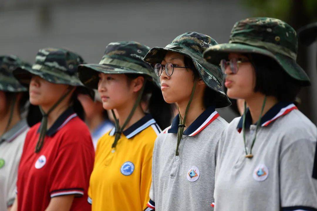 青春绽光芒!南海学子军训超燃现场