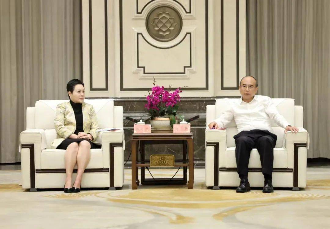 许勤会见参加"全国女企业家龙江行"活动企业家代表_发展_企业家协会