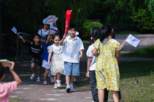 社区多彩活动迎亚运