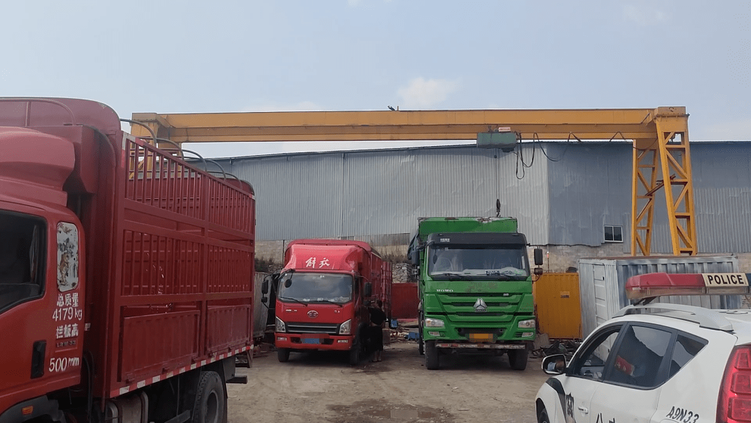 严查货车非法改装窝点 观山湖交警在行动_贵阳市_进行_车厢