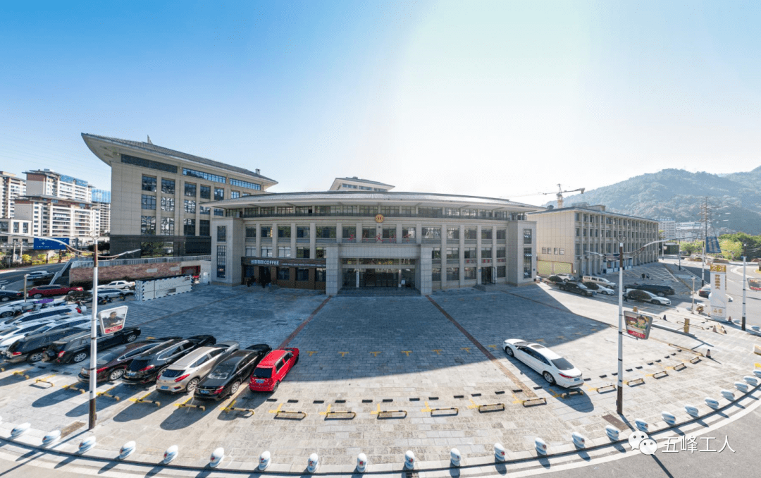 武汉市总工会,宜昌市总工会的大力支持下,在五峰县委和政府的高度重视