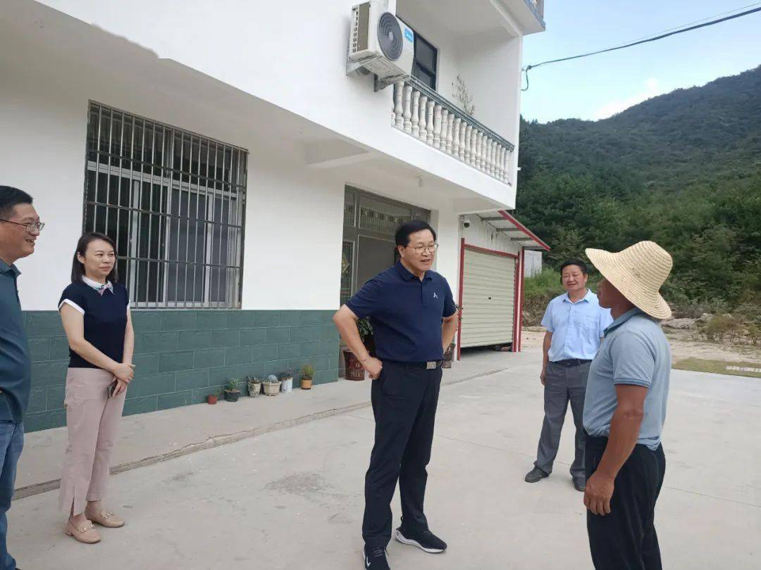 市领导华小芬参加.