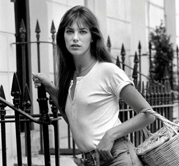 她是查理二世及其情妇路易丝·蕾妮·德·佩南科特·德·凯鲁阿尔