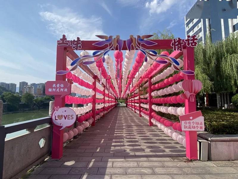 擘画着恩施人民未来美好生活的新图景,这里不止有节日的欢歌,还有"