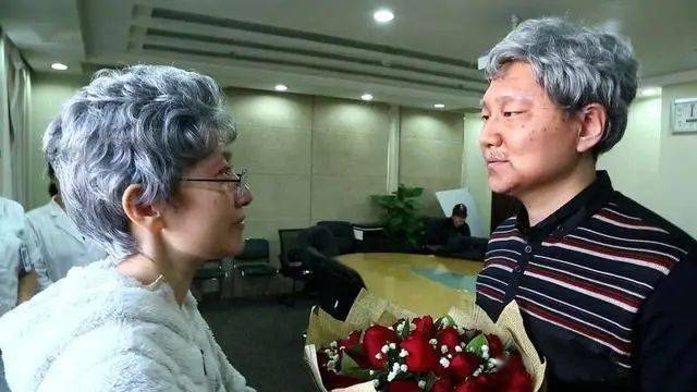 丈夫深情发言全场泪崩,妻子去世7年,他至今未娶……_王越_王亮_父母