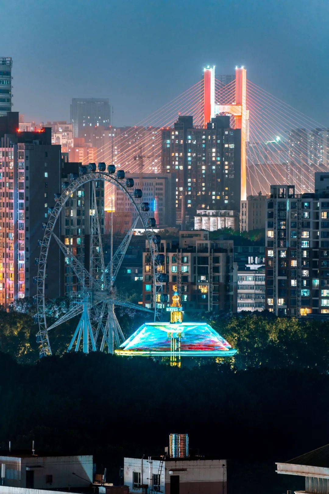 郑州人民公园夜景图片