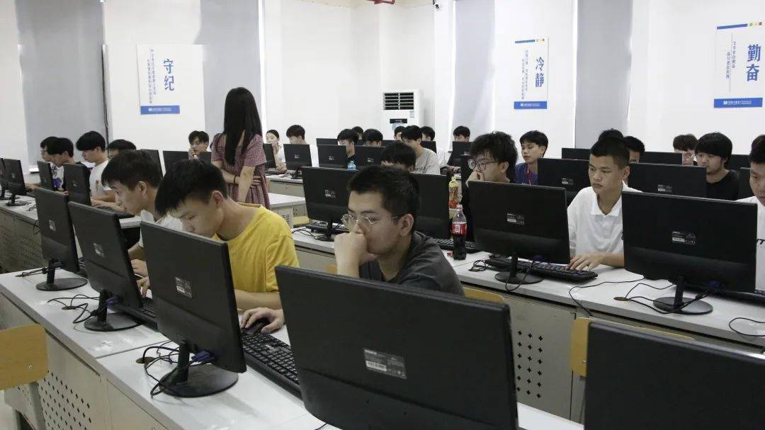 华瑞教育:哪些人群更适合学it?快来看看有没有你_行业_就业_专业