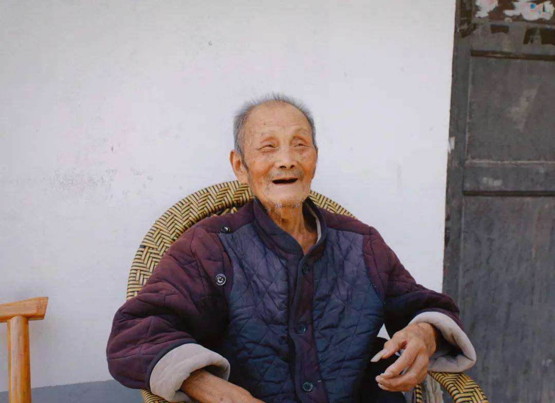 陕西镇坪:探秘!百岁老人的长寿"秘诀"_生活习惯_袁德彩_曾家镇
