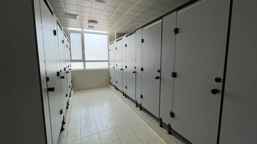 卫生间,淋浴间洗衣房,饮水机等楼内还设有活动室,学习室等用房宿舍内