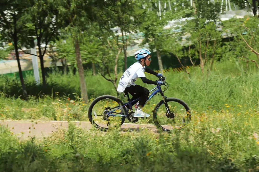 日期:9月2日/周六报名入口这次我们要去的书亦庄滨河森林公园骑行绿道