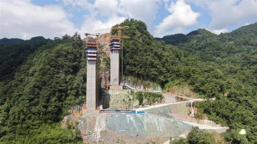 直击宜来高速晏家坪特大桥桩基施工_山区_便道_郭裕强