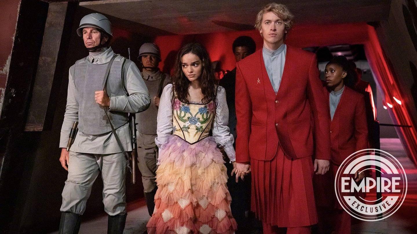 据报道,《饥饿游戏:鸣鸟与蛇之歌》由弗朗西斯99劳伦斯执导,汤姆