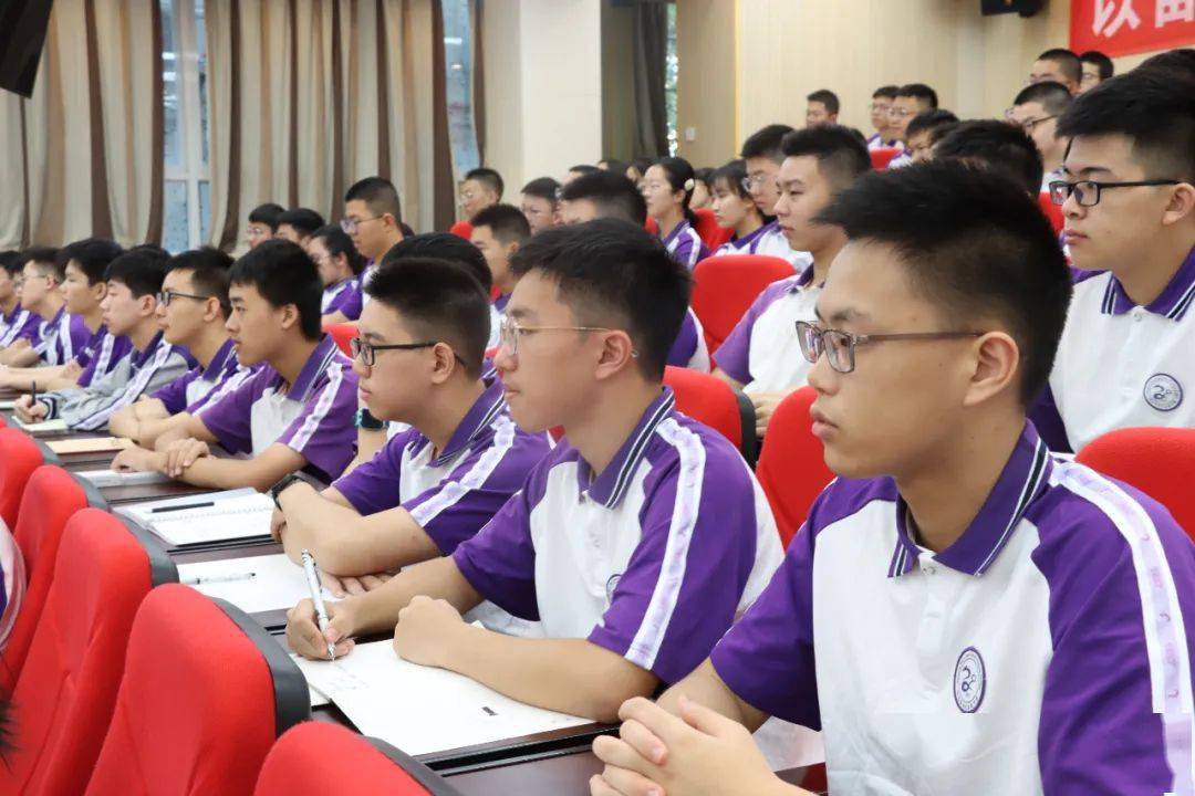 聆听校友故事 传承校训精神——南充高中顺庆校区2023年秋季入学教育