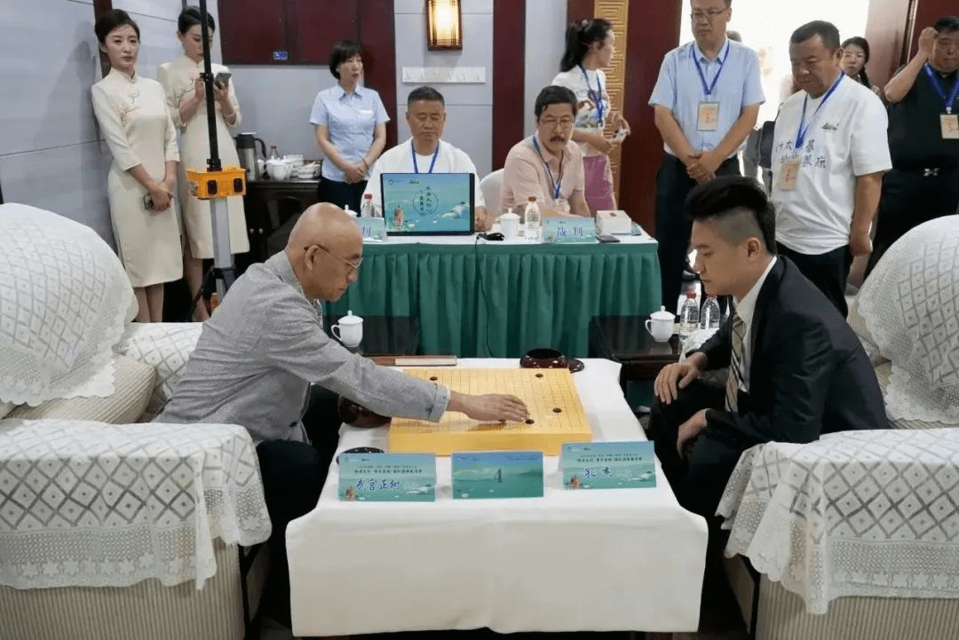 中国职业围棋九段棋手曹大元,芮迺伟,古力,孔杰分别对阵韩国职业围棋