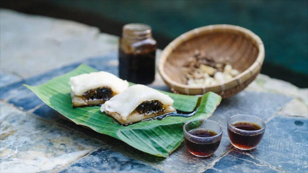 变得清澈透明蜂蜡在炭火高温下慢慢融化便大功告成一份春日限定【黑蜜