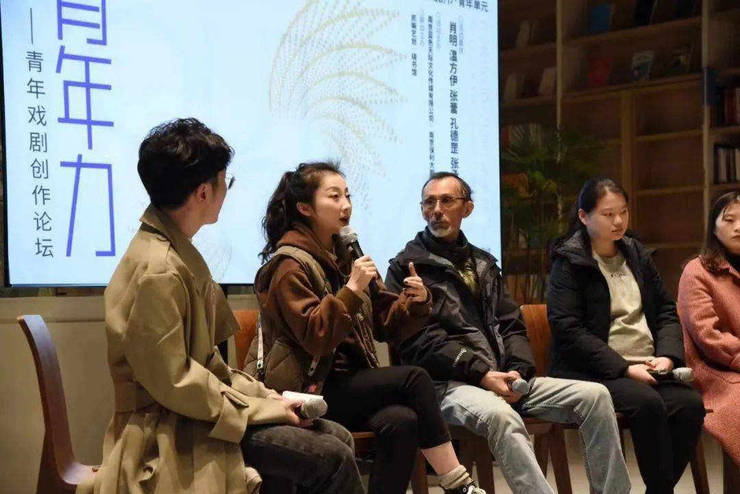 【时代芳华】张蕾:青年编导的"突围"_戏剧_舞台_观众