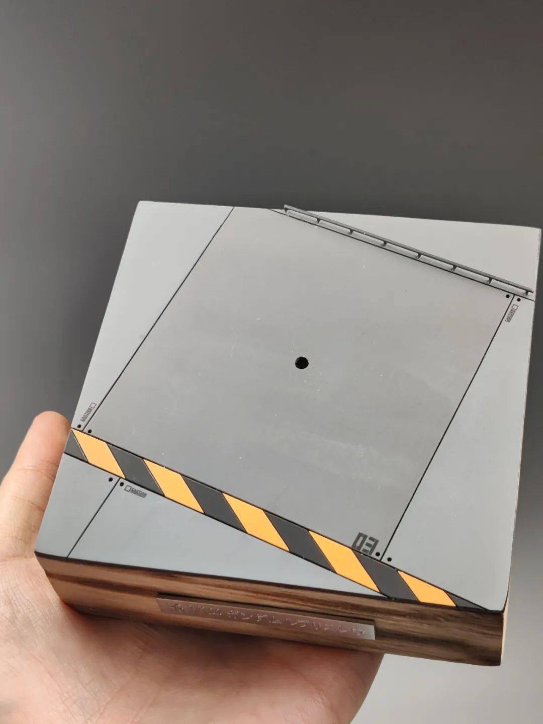 ④白:匠域冷白,色差部分采用白 灰调色;⑤刻痕:匠域荧光红,av荧光粉