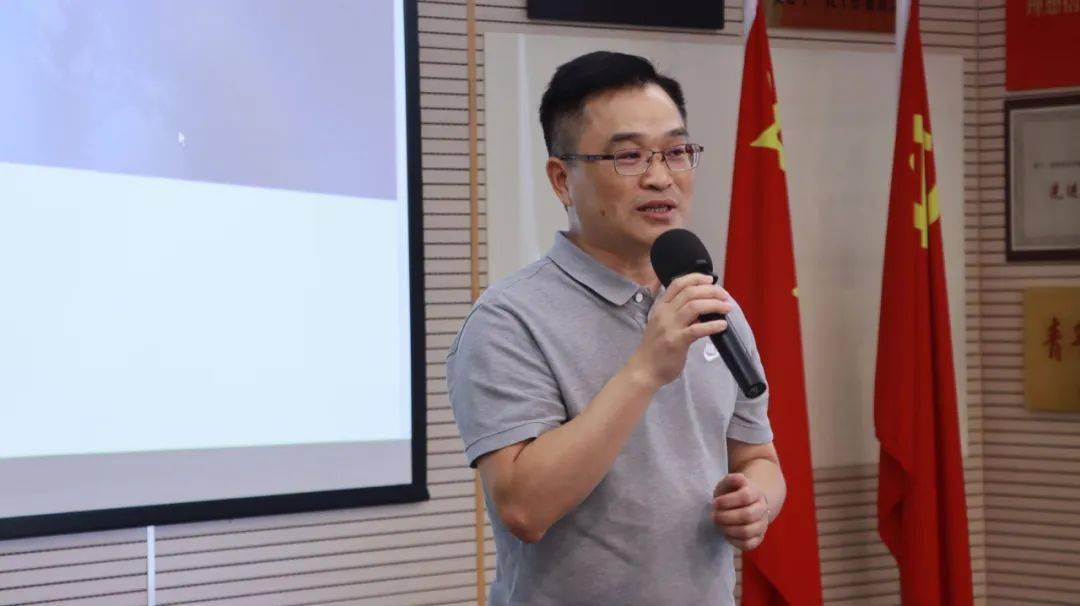 香港深圳社团总会学生代表,以及来自潮州会馆中学,东华三院邱金元中学