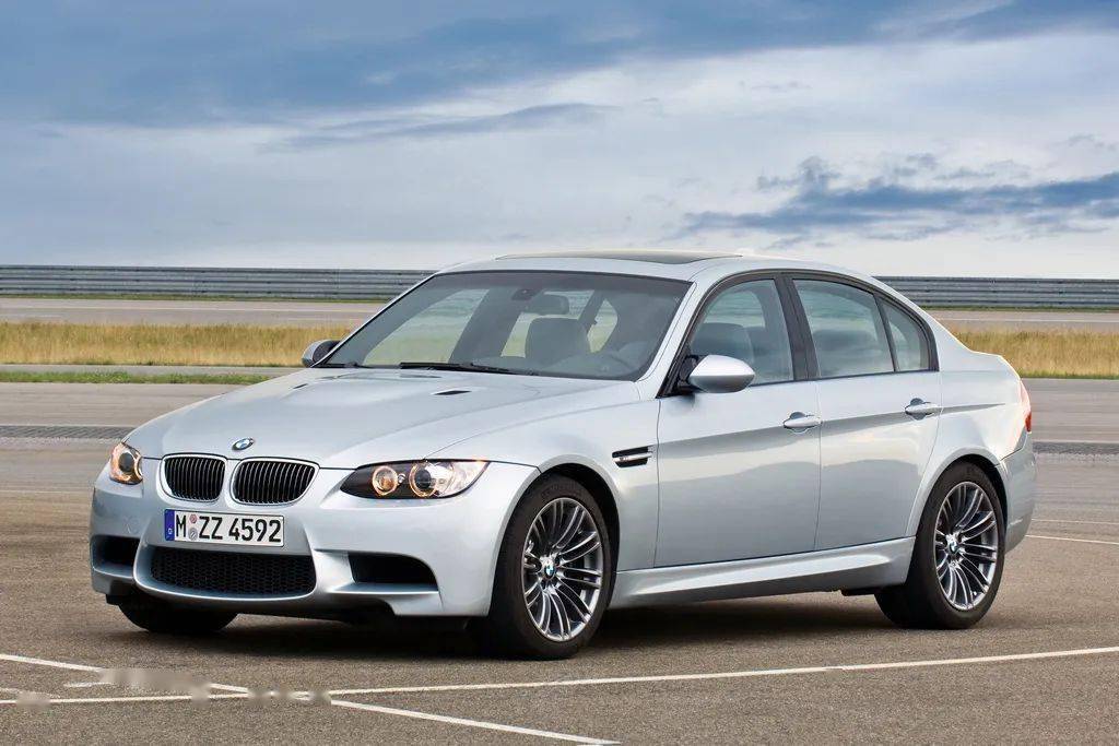 罕见的4门m3 e90,gts 1/18树脂模型试玩_搜狐汽车_搜狐网