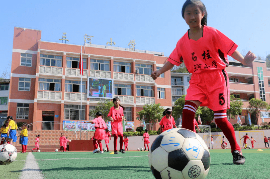 8月31日,石柱土家族自治县三河镇小学迎来一场特别的"开学活动":秦