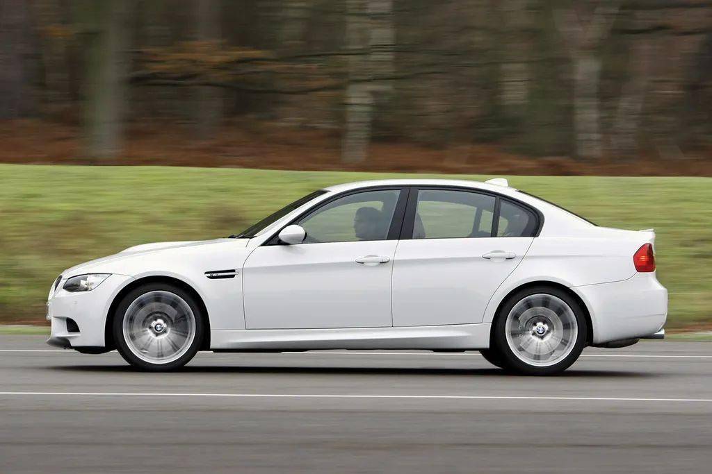 其历史上最棒的v8引擎:s65,以及一台非常具有争议的m3e9x(90代表四门