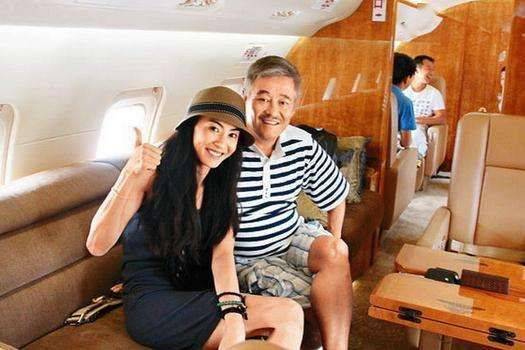 网络刘老根大舞台在北京开业时,张艺谋,成龙,冯小刚,葛优,姜文,那英