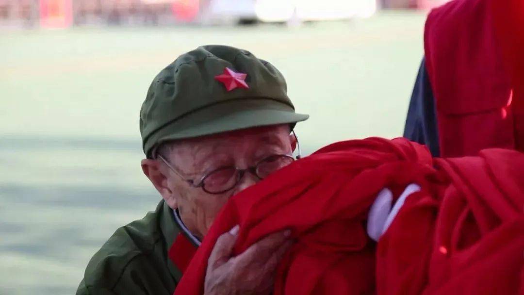 在撤离时险些被日军抓获1940年李安甫和战友卞秀兰结婚两人表面上扮演