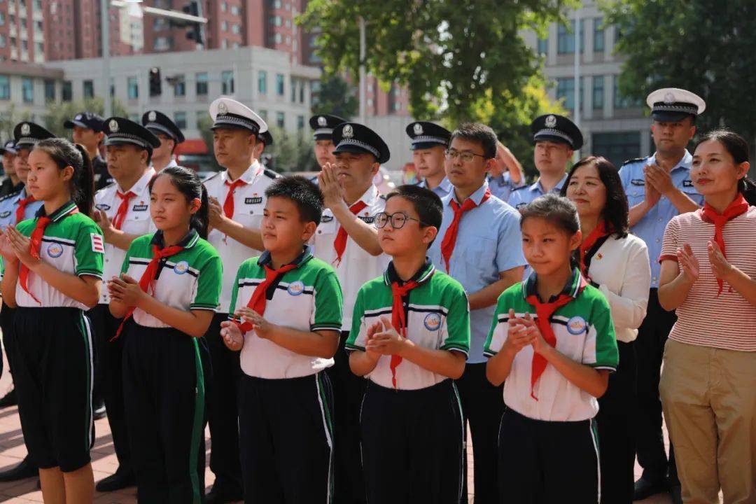 西青区少年警校校长,副区长,公安西青分局局长鲍杰同志为西青区少年