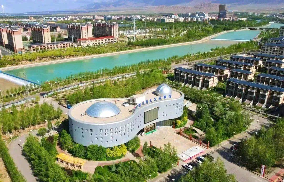 德令哈农垦文化博物馆景区位于海西州蒙古族藏族自治州德令哈市柯鲁柯