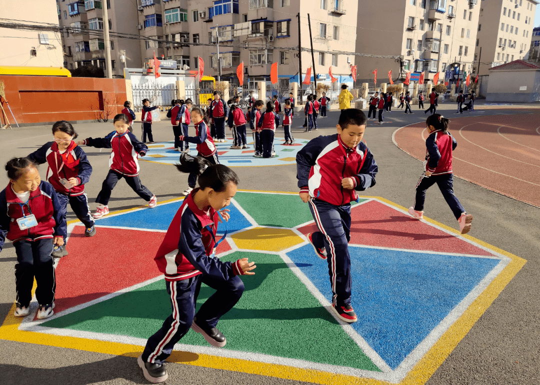 熊伟:做有趣的校长,把校园变乐园_游戏_地面_校区