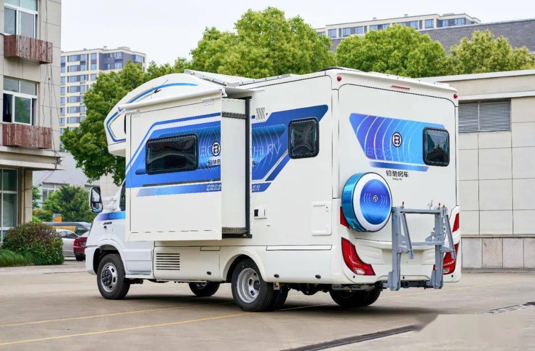 铂驰铂金系列 大额头侧拓展 右侧外掀设计 3.