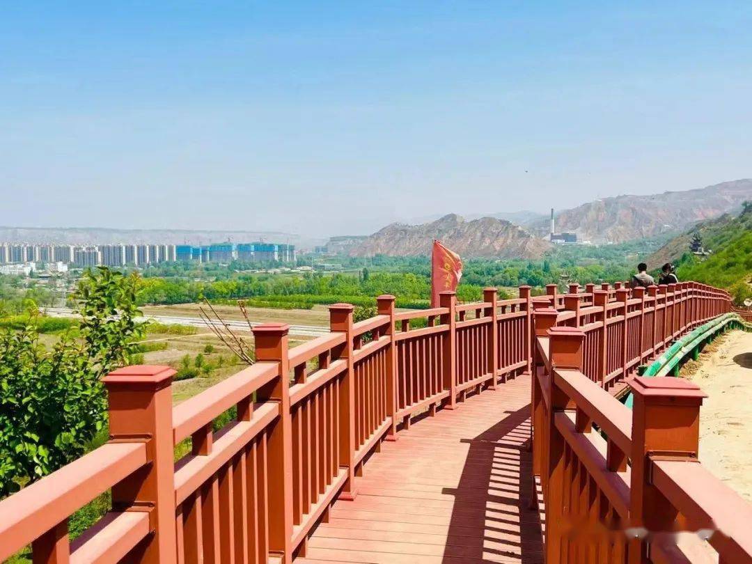 秋日在南龙山登高望远,凤凰展翅欲飞,眼下尽是临夏的美好