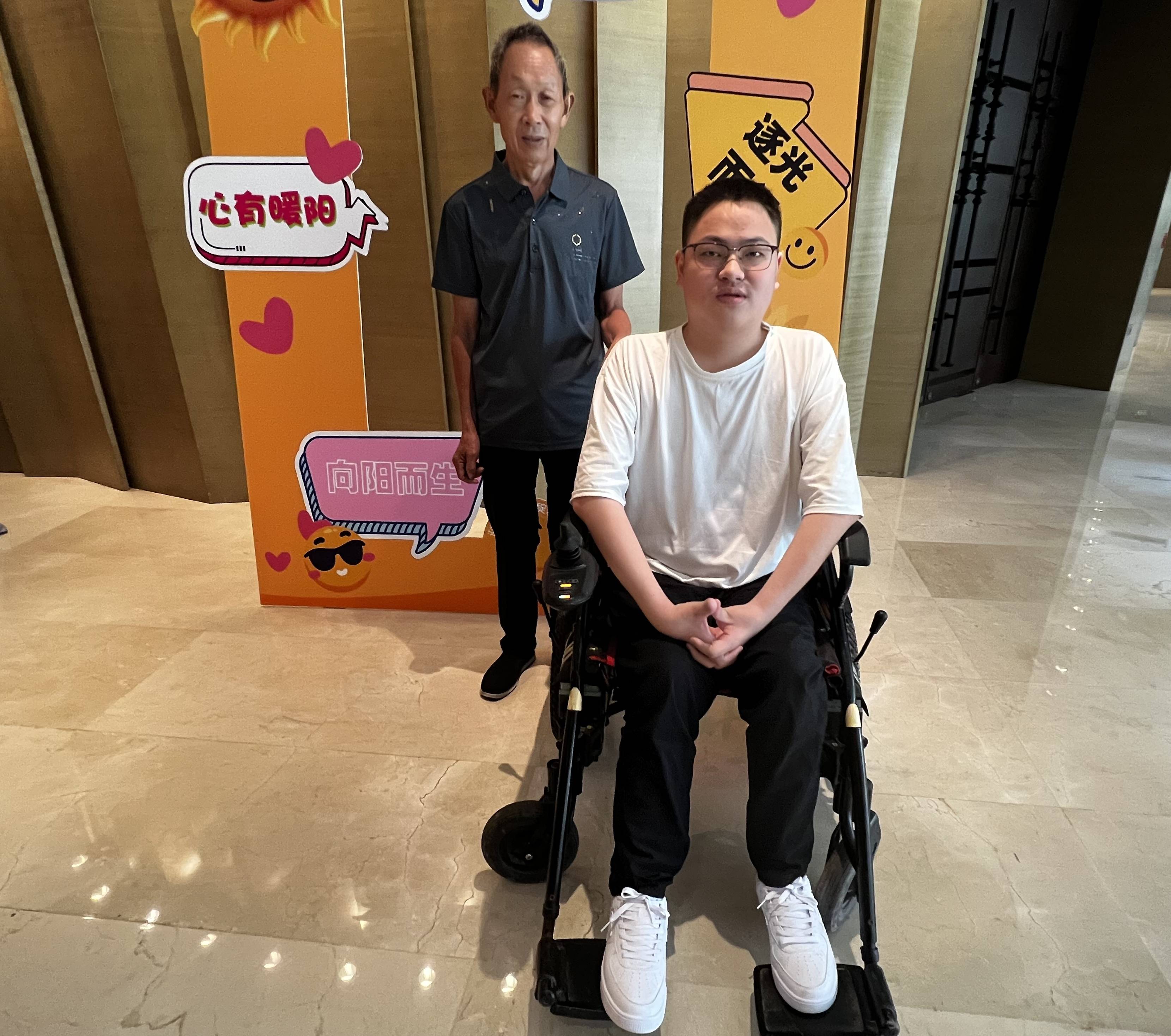 加油,叶林!_父亲_家人_大学