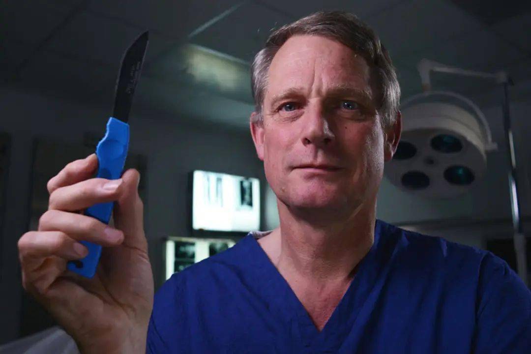 与大部分医生不同,作为一名法医病理学家,谢泼德的工作不是预防死亡