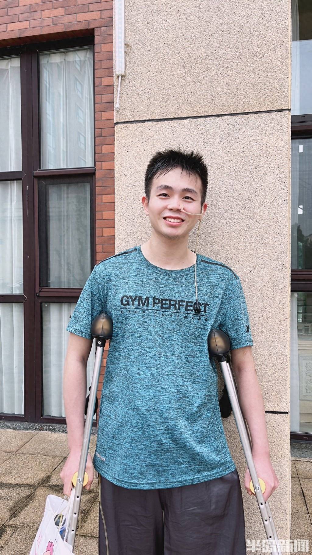 独腿"少年"求生记!