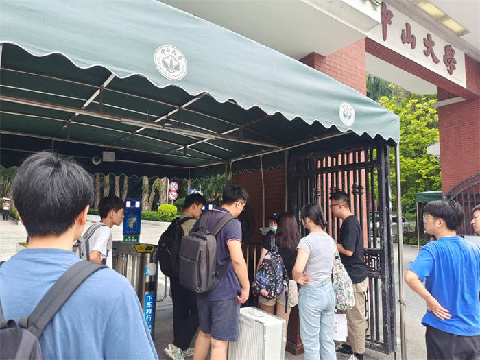 海报调查丨广东多所高校仍未开放社会人员入校参观_校园_管理_校友