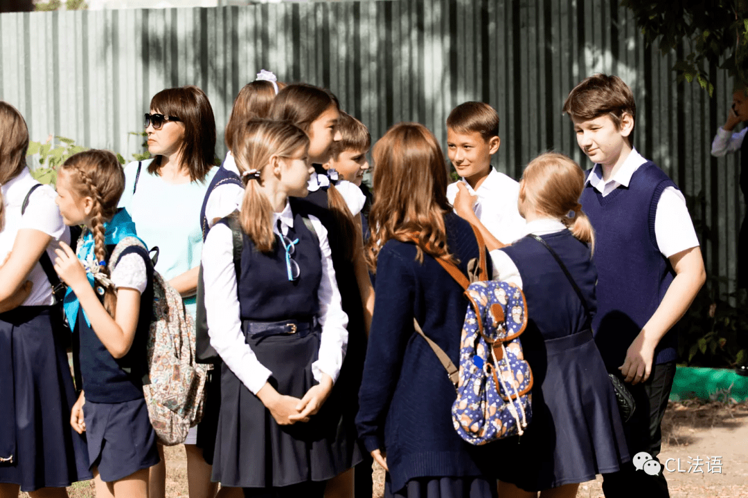 开学季,法国公立学校要求穿校服了?_deux_pour_制服