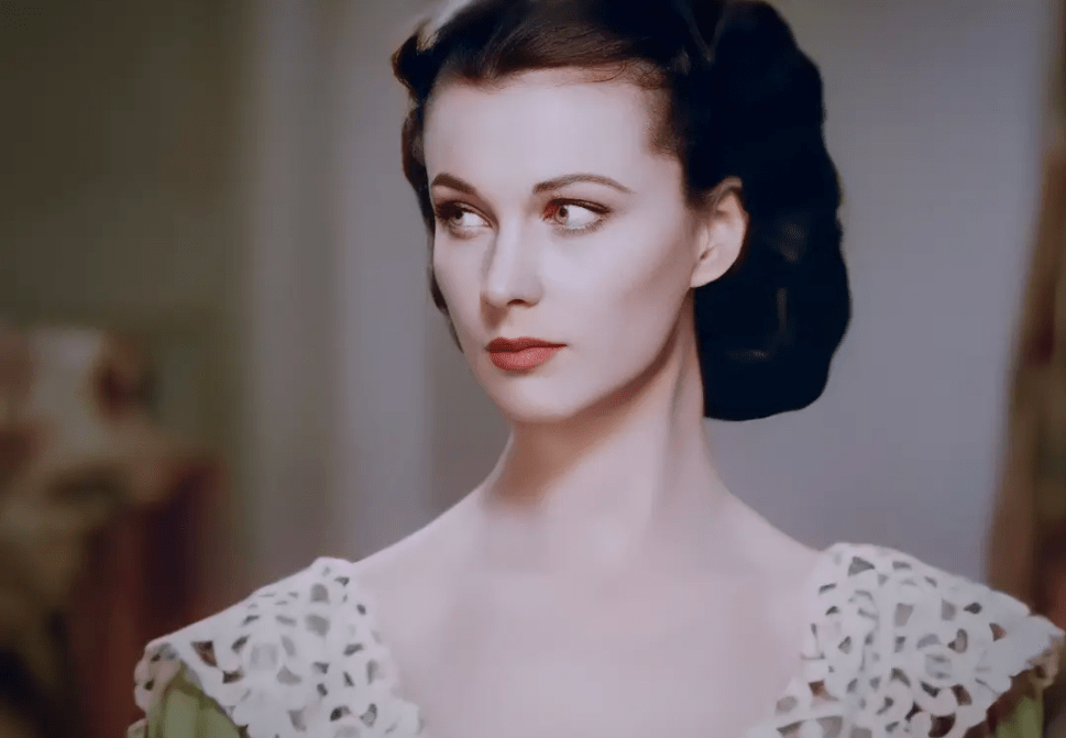 战败投降回来的艾希礼,家园被毁,和妻儿只好寄居在斯嘉丽家里.