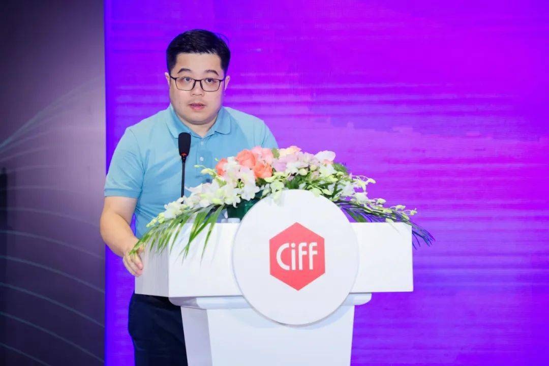 新浪家居全国家具事业部总经理徐庆秋在论坛中讲到,近期,国家有关促进