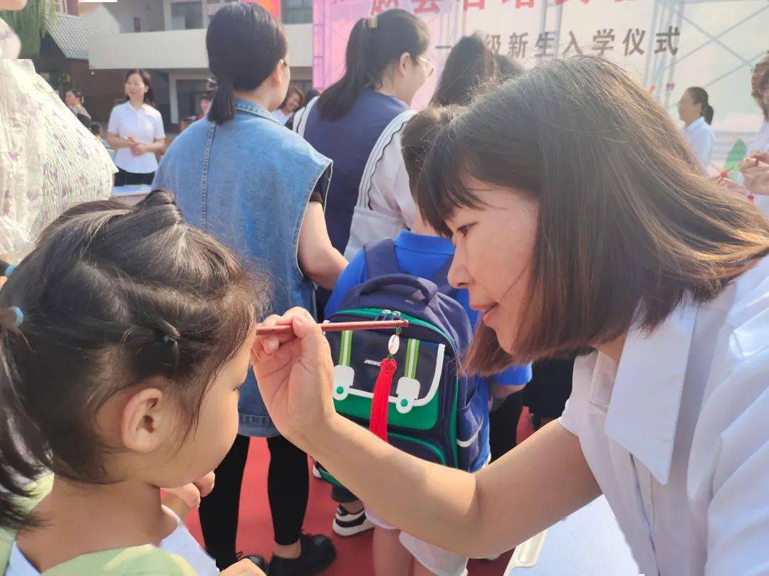 开蒙启智 筑梦起航——赵县石塔实验学校举行一年级新生入学仪式_孩子