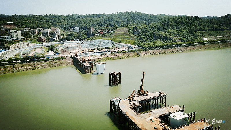 开工建设以来内江麻柳坝大桥及连线工程项目连接市中区和东兴区的自