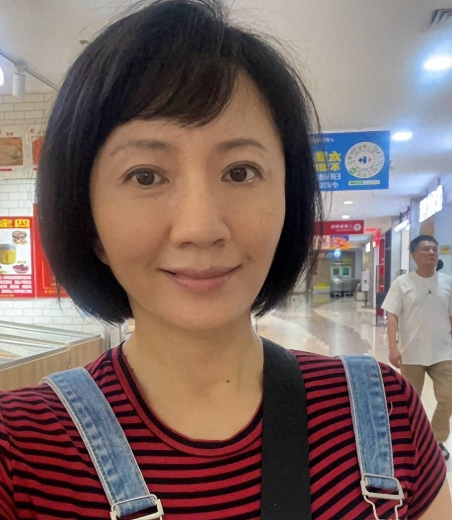 她14岁出道,被誉为桂林最美女演员,出道30年0绯闻,如今怎样了_陆玲