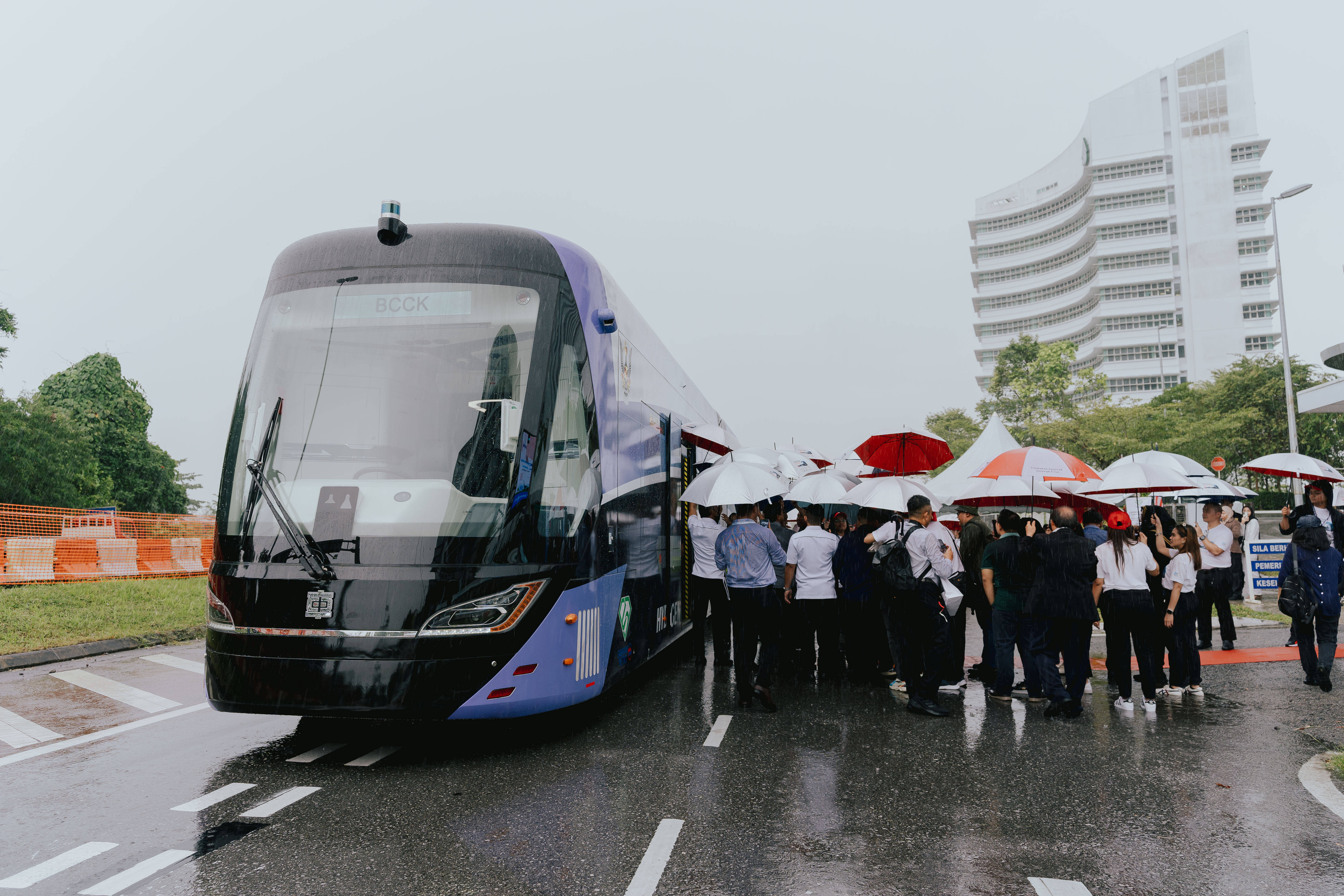 我國製造的全球首列氫能源智軌電車在馬來西亞開跑_古晉_車輛_株洲