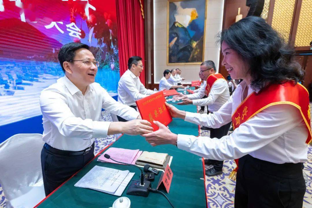 礼献莆田建市40周年暨庆祝第39个教师节大会召开 付朝阳讲话 林旭阳