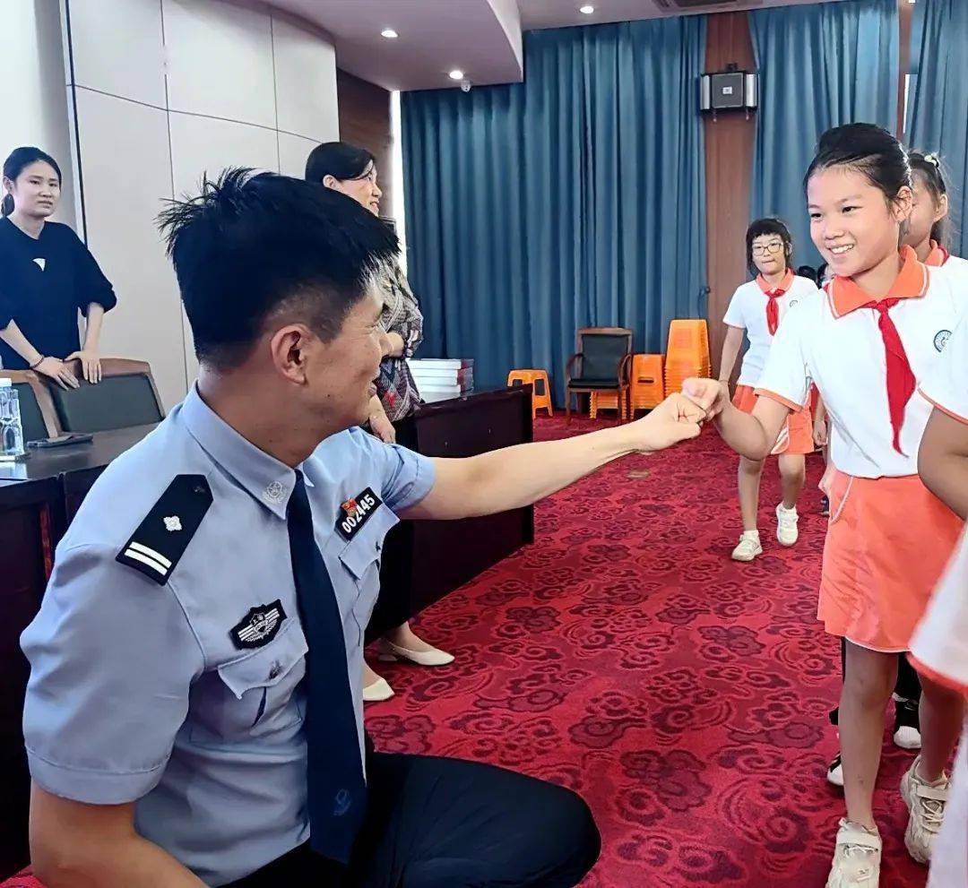 【金润·安全教育】安全第一课 防范伴我行——上海治安总队黄奕警官